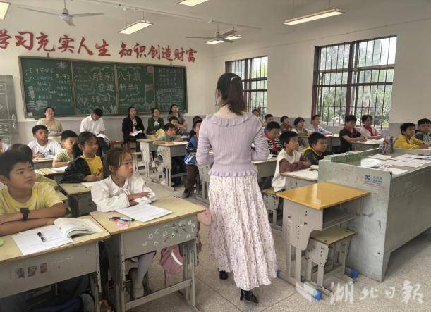 2025年秋畈雄小学教联体“课内比教学”赛课活动简报(1).docx