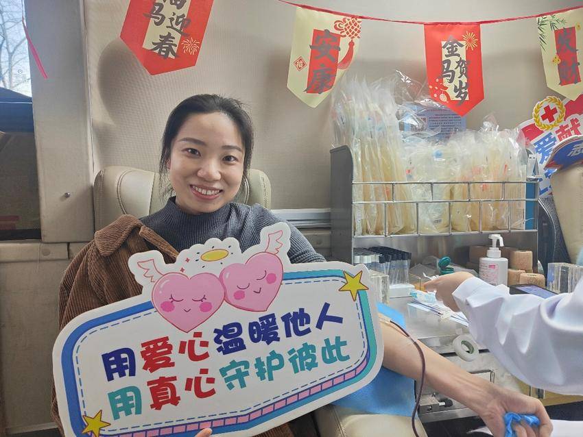 简讯汇聚热血力量，点燃生命之光！武汉市江岸区组织无偿献血活动.docx