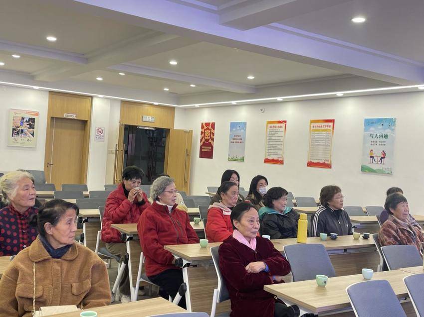 实操一气呵成 讲解头头是道   黄石港区茶文化艺术进社区暨区文艺夜校第十期培训活动成功举办.doc