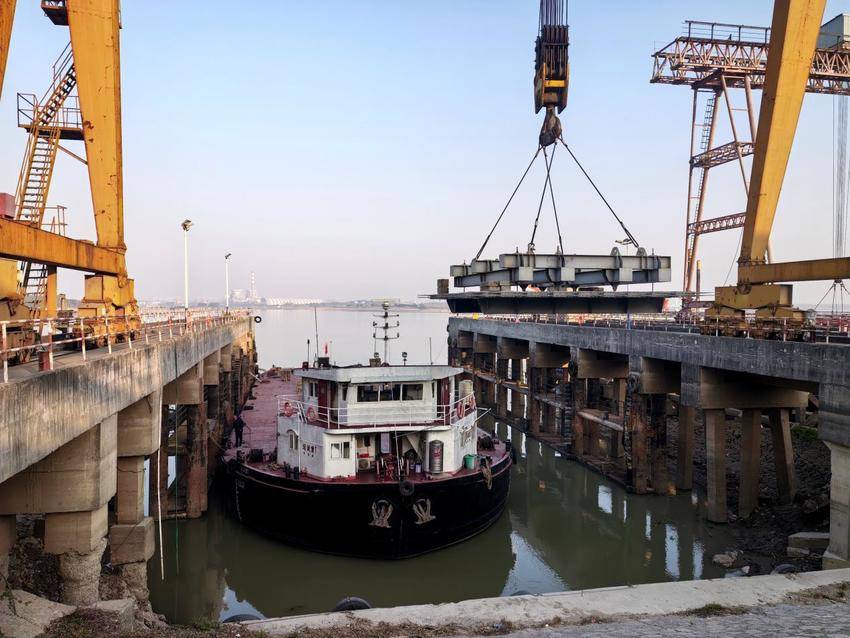 【交通强国】枝江百里洲长江大桥超高性能桥面板全部出运.docx