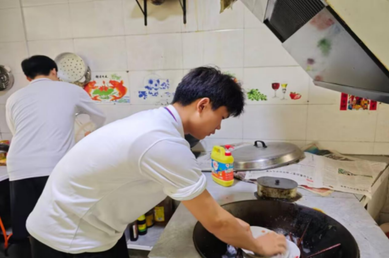 青春力量暖童心铁院学子用爱绘就乡村振兴温情画卷.docx