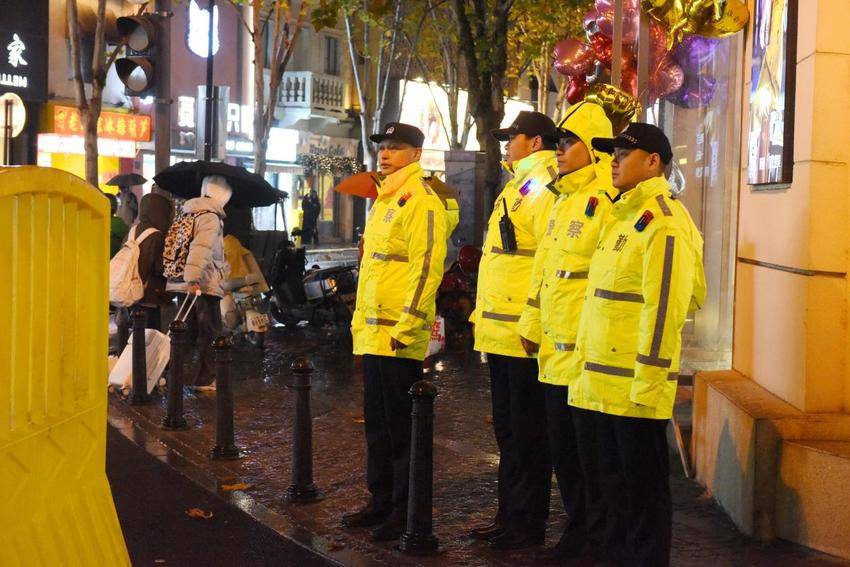 20260101 雨夜守跨年 藏蓝护祥和.docx