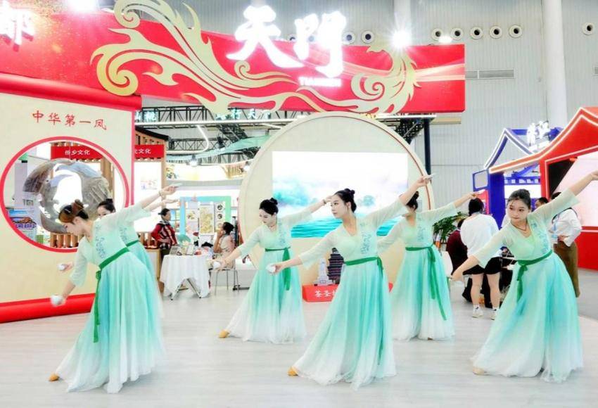 天门主题花车首次亮相2025中国文化旅游产业博览会.docx