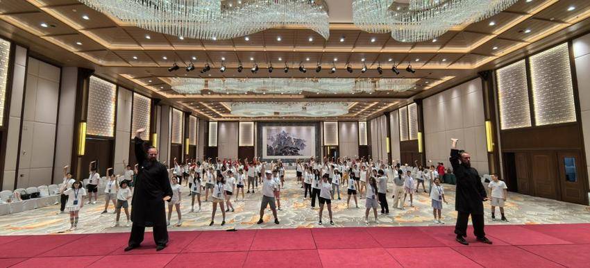 百名海外校友子女于武当山感受中华文化魅力.docx