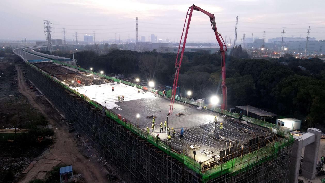 【交通强国】中交二航局二坝支线（互通段）项目首联现浇箱梁浇筑完成.docx