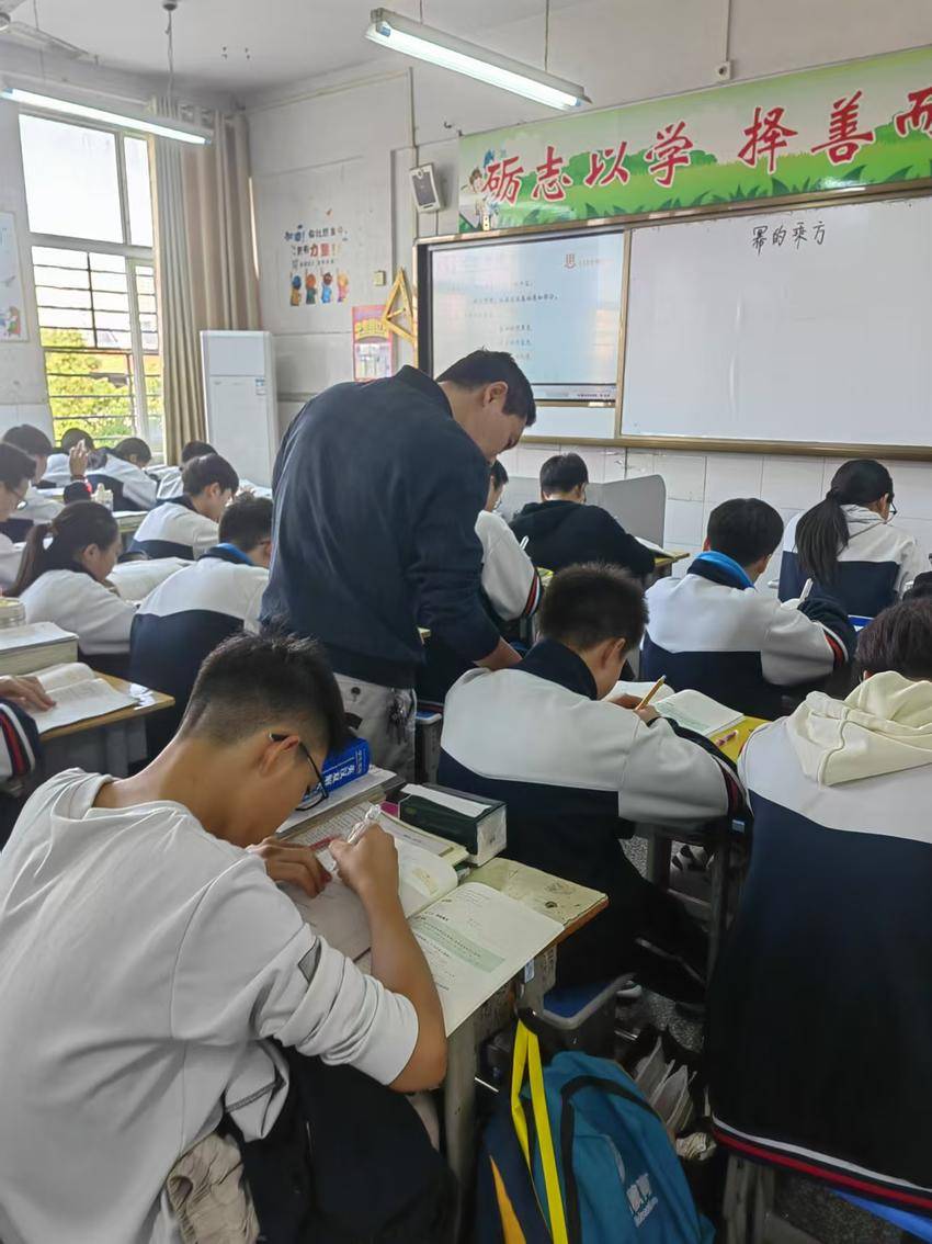 云梦县实验外国语学校喜获殊荣，教育教学质量载誉而归.docx