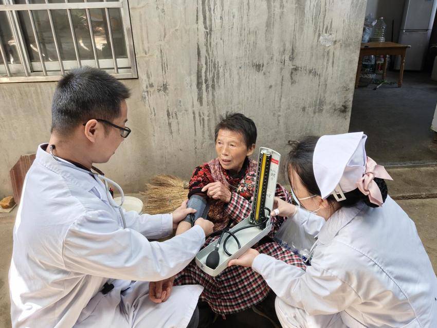 安陆普爱医院入户守护双桥村高龄老人.docx