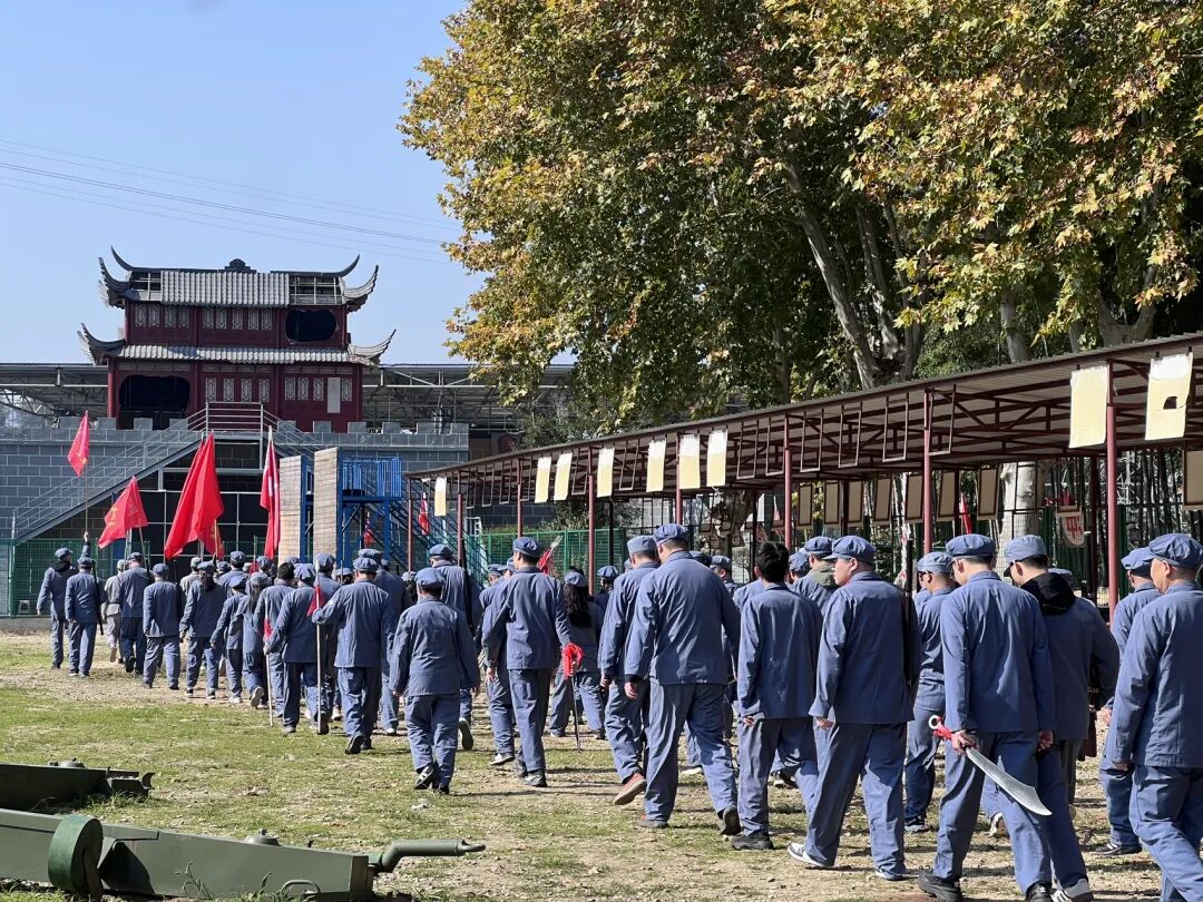 红安农商行百人重走抗战路，再铸金融魂！ - 湖北日报新闻客户端
