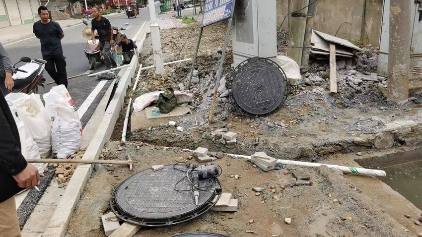 红安县八里湾镇：给城市“舒筋活络”，绣花功夫修补群众幸福感.docx