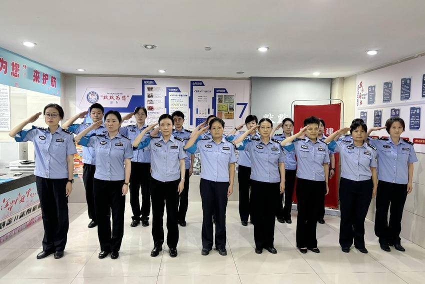 20241029用心服务 情暖百姓 “默默为您”团队荣获武汉市“巾帼建功”十佳服务案例.docx