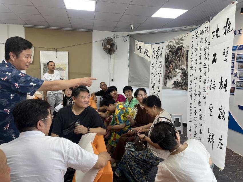 书香润社区 丹青绘未来——堤角社区书画沙龙开班仪式暨名家作品鉴赏会成功举办.docx