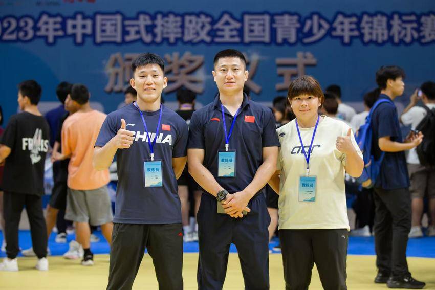 “苦难共抗 摔跤最强”——记武汉体育学院中国式摔跤队的奋进之路.doc