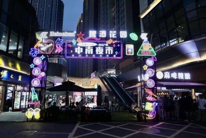 “五一”假期，伍家商圈火力全开，美食住宿热度爆表.docx