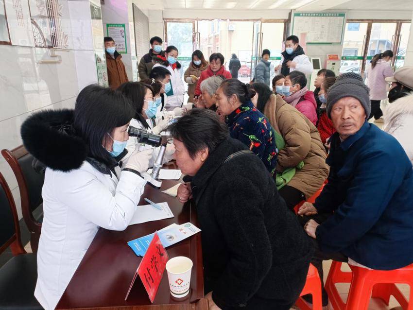 枣阳市吴店镇中心卫生院：眼科专家下基层，义诊服务践初心.doc