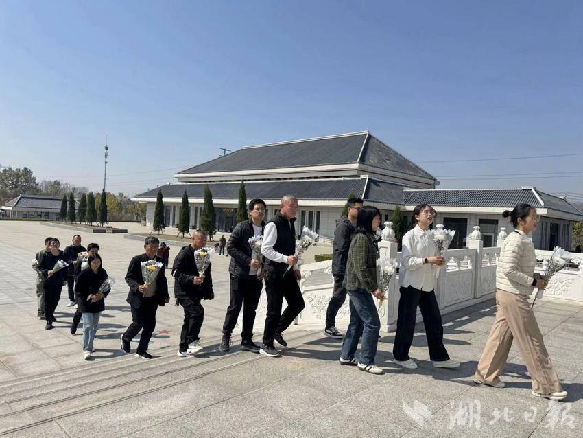 缅怀革命先烈 传承红色基因.docx