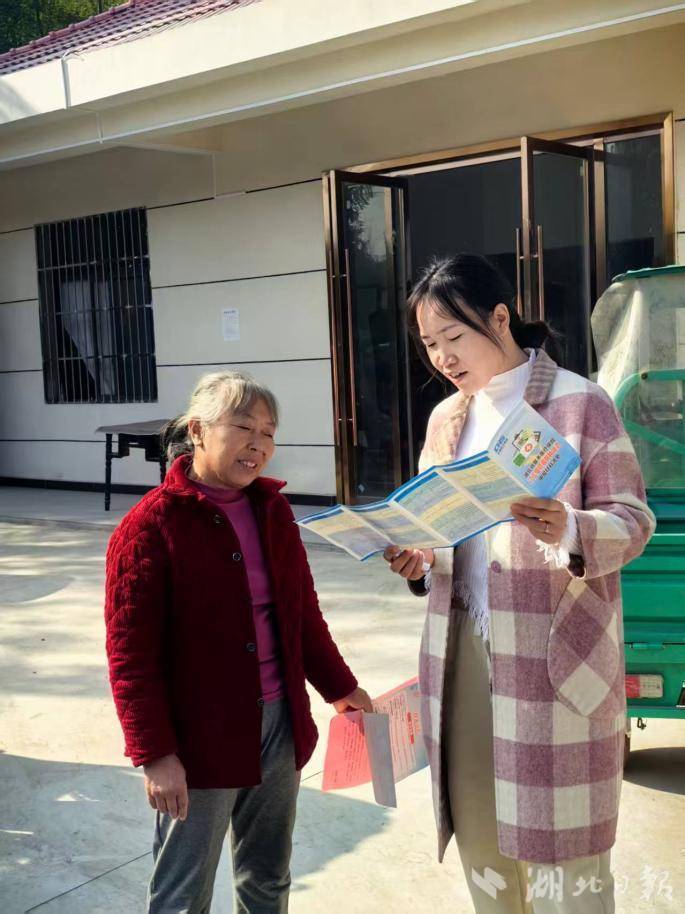 高铁岭镇石泉村：板凳传政策 入户解民忧 慢病补贴宣讲见实效.docx