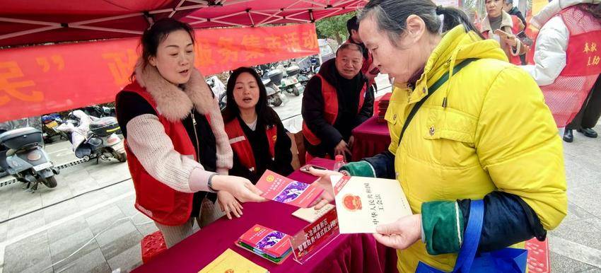 罗家桥街道：春风送岗“赶大集”，普法宣传“零距离”.docx