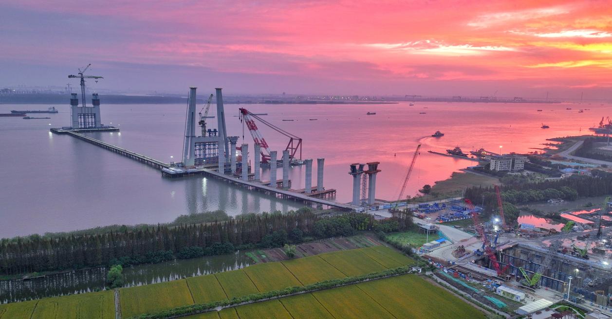 【特别策划】图见世界最高桥塔，沐浴日光拔节长高.docx