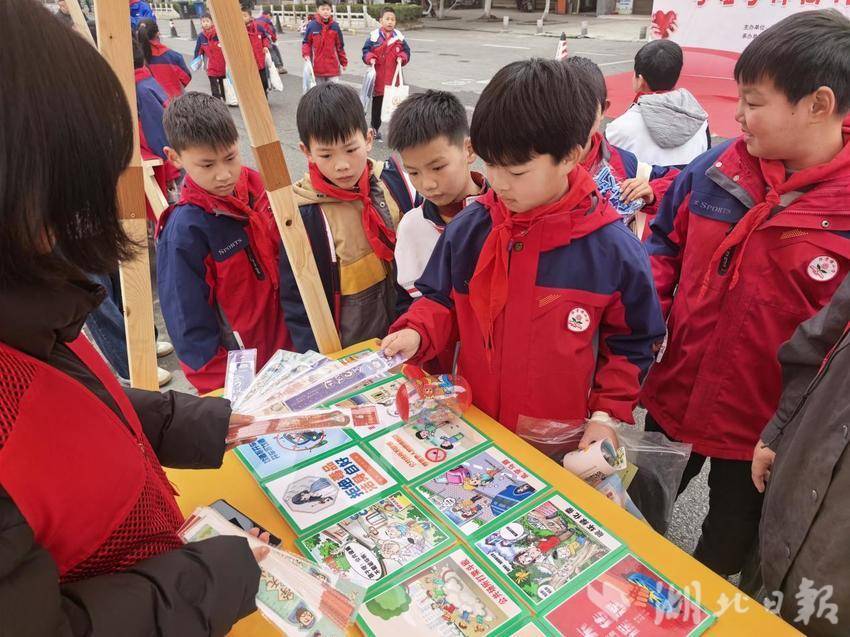 陈贵镇：文明集市暖童心 雷锋精神助成长.docx