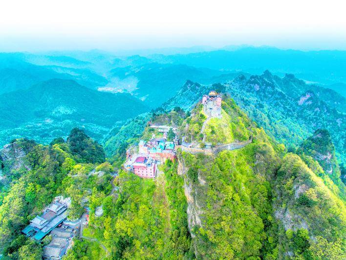 武当山特区 山水展灵韵 风景日日新.docx