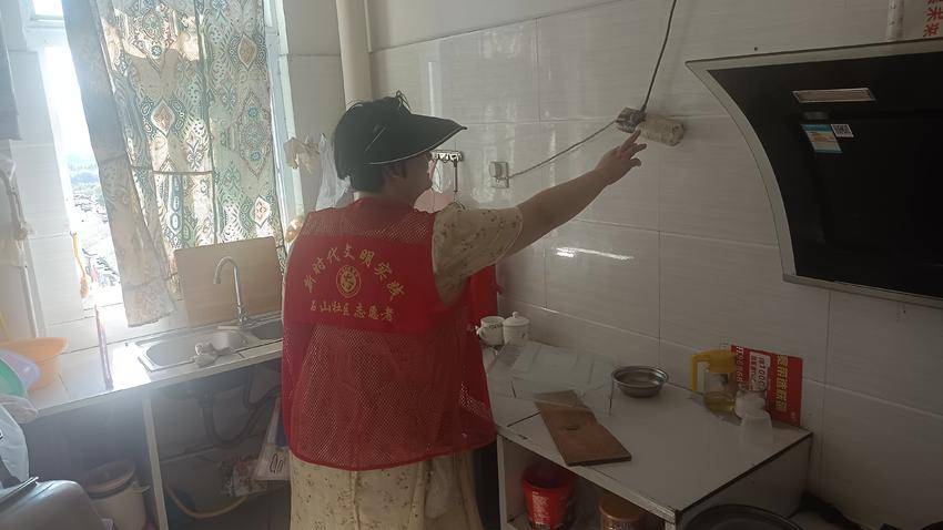 【平安石山】关爱特殊群体，高温天用火用电安全‘敲门’行动.docx