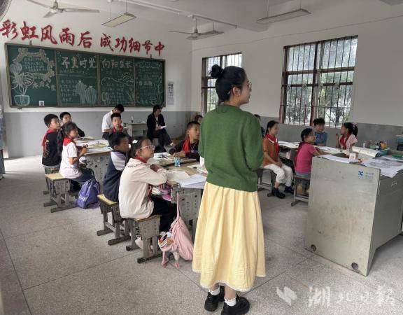 2025年秋畈雄小学教联体“课内比教学”赛课活动简报(1).docx