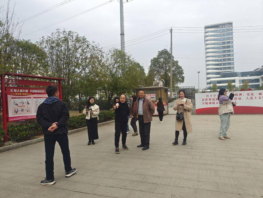 下陆区红十字会来冶考察交流.docx