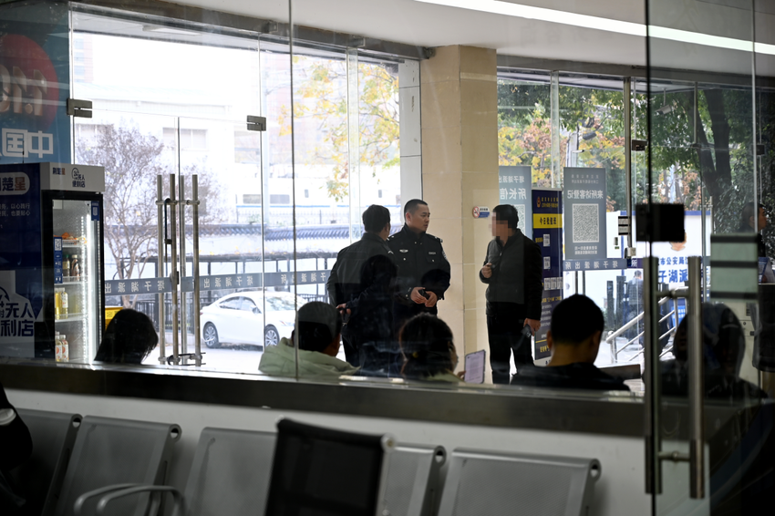 20251216派出所里的“调解室” 让纠纷化解更有温度.docx