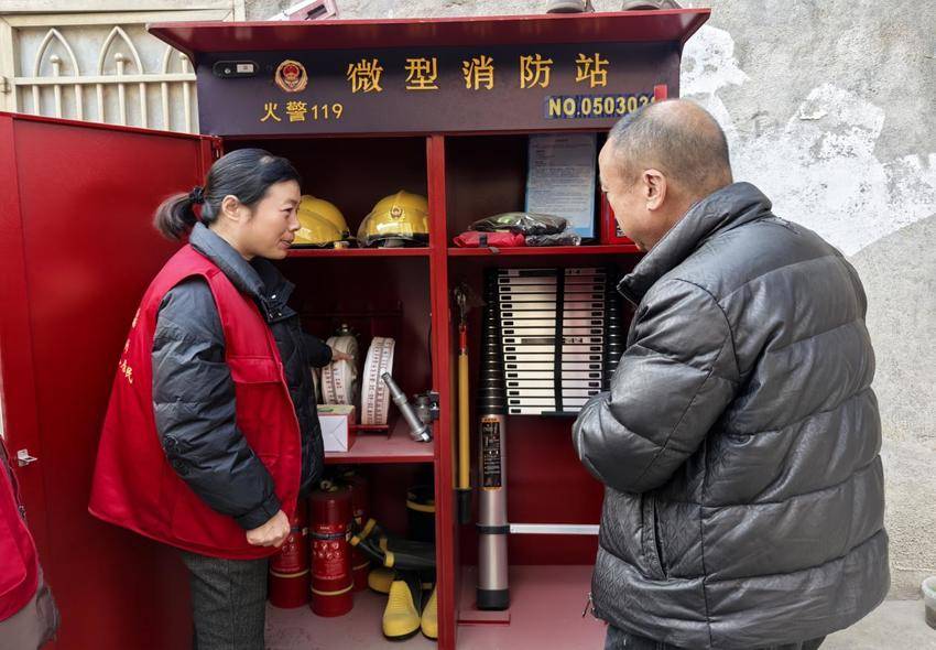 安陆经开区十里社区联合小区物业开展消防演练.docx