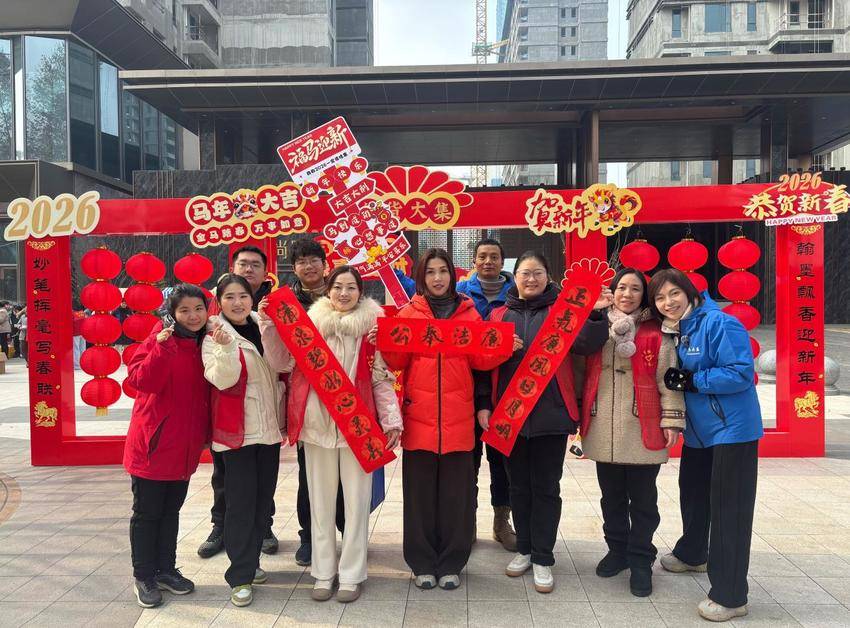 2.4三弓路社区——翰墨飘香传温情.docx