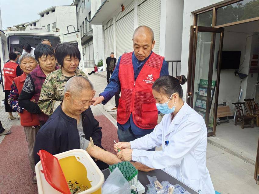 武当山十字岭社区：暖心义诊进社区 .docx