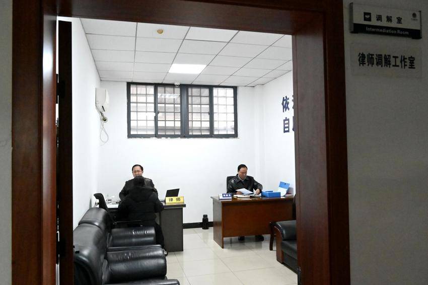 20251216派出所里的“调解室” 让纠纷化解更有温度.docx