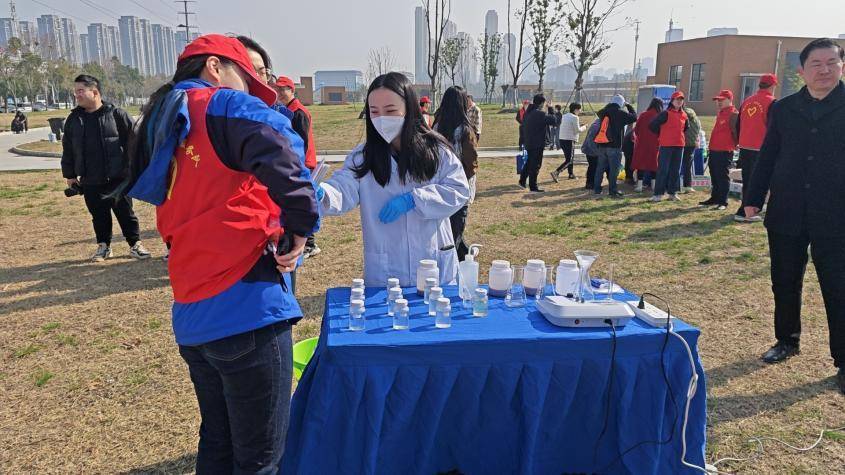 3.10大手拉小手携手共赴绿色之约(1).docx