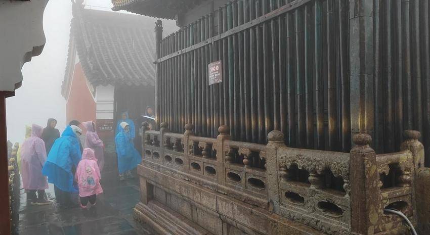武当山景区迎来2024年冬天首场降雪.docx