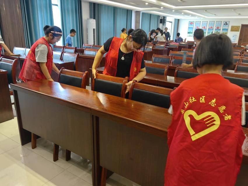 团山镇团山社区：暑期班少年化身“清洁卫士”点亮家园.docx