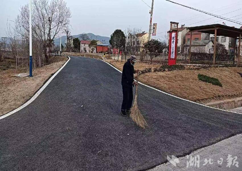 村民自觉开展日常保洁