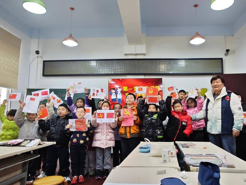 社区开启寒假托管，“五老”带来思政绘画课.doc