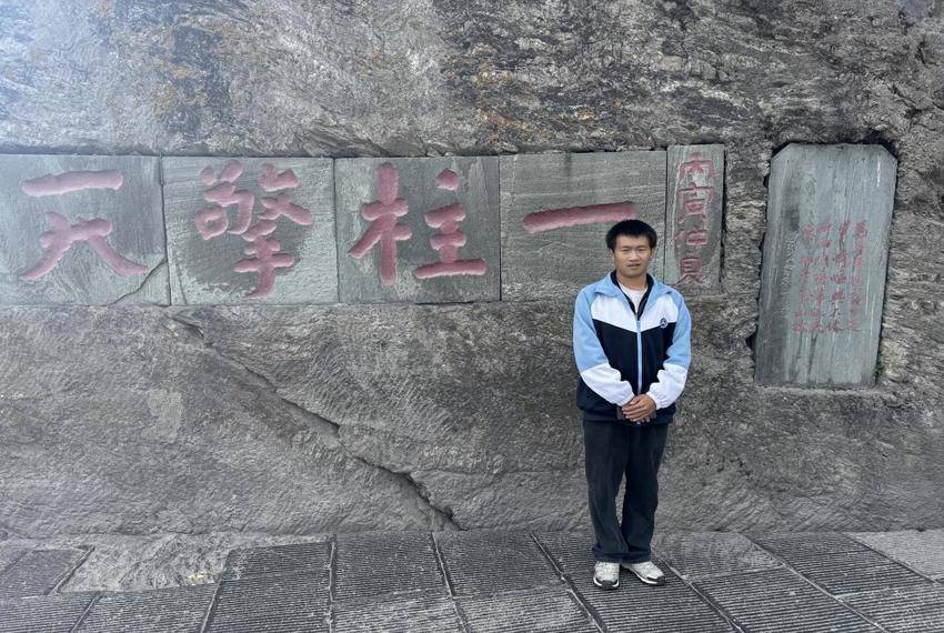 向往武当山的十堰籍大学生朱伟入选“中国好人”.docx
