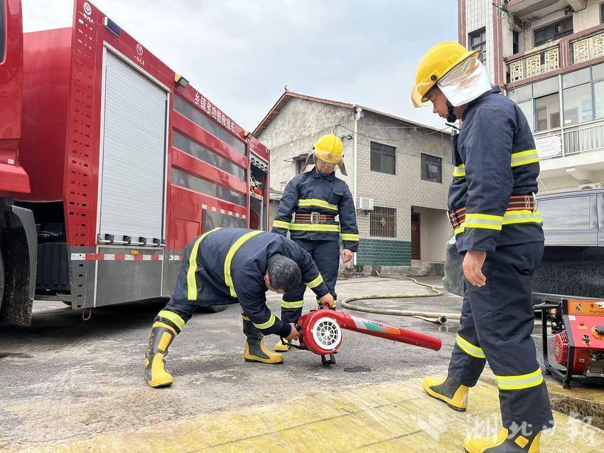 郧阳区安阳镇：实战练兵，防患未“燃”！新入职消防队员集中“充电”提技能.doc