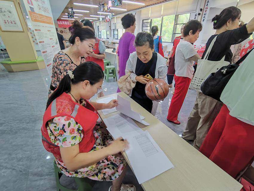 柏临河路社区志愿者积分兑换活动暖心开展，致敬每一份志愿担当.doc