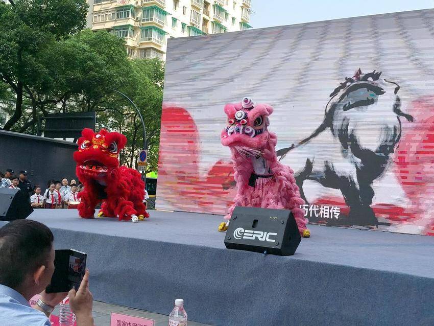 群星闪耀云集 学习点亮生活.docx