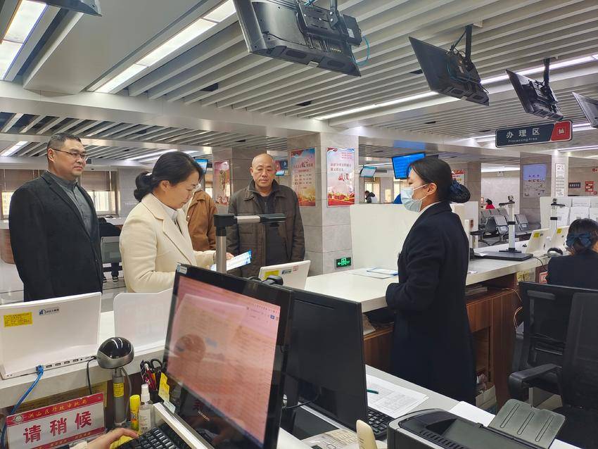 出实招 干实事 政务服务“心”升级.doc