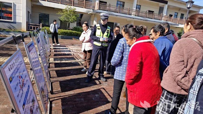 嘉鱼交管：延伸宣传触角 守护城乡平安.docx