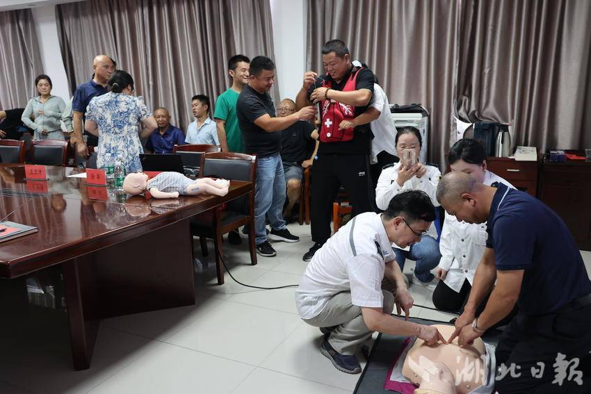 新市民公司多措并举  全力保障户外一线工作者“平安度夏”.doc