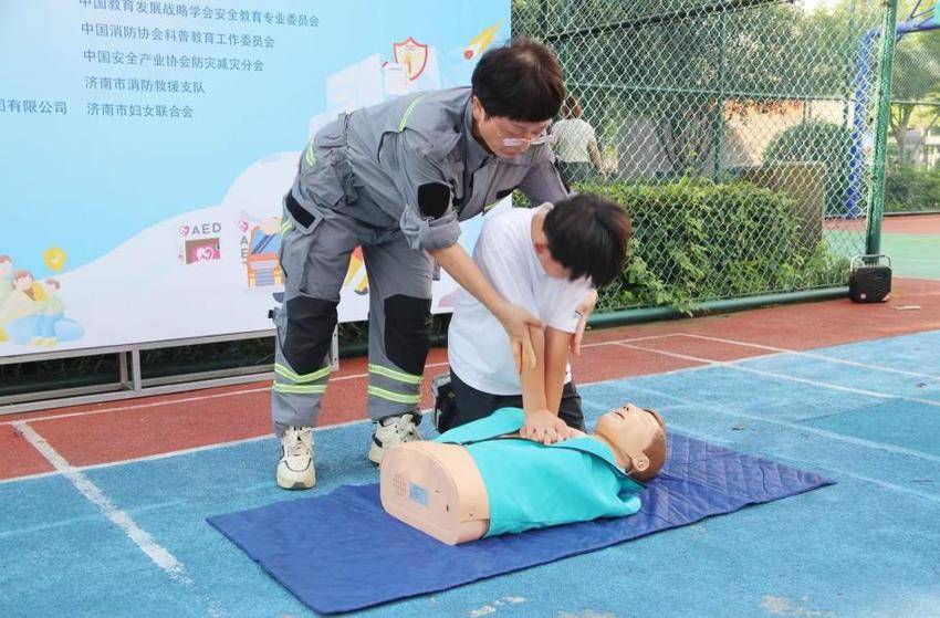 家庭安全知识大闯关 社区物业共推安全教育新实践.docx