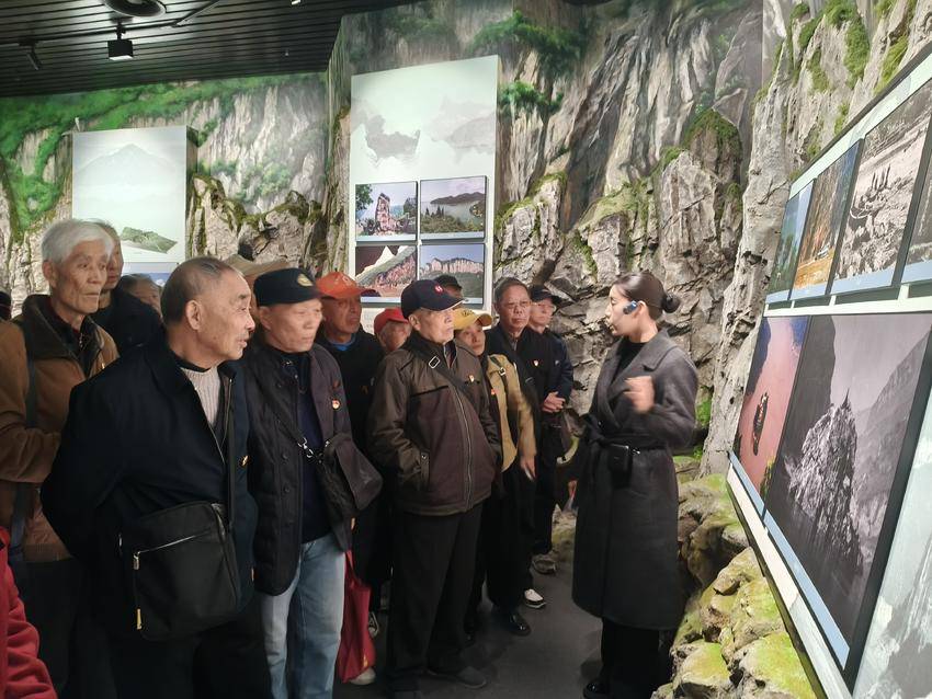 追忆移民壮举，凝聚奋进力量香锦社区组织各支部赴三峡移民博物馆开展主题支部活动.doc