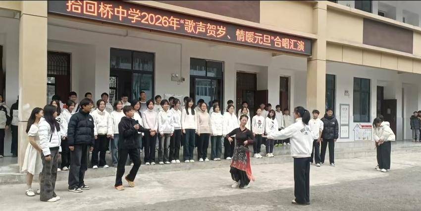 歌声贺岁迎元旦，情暖校园展风华.docx