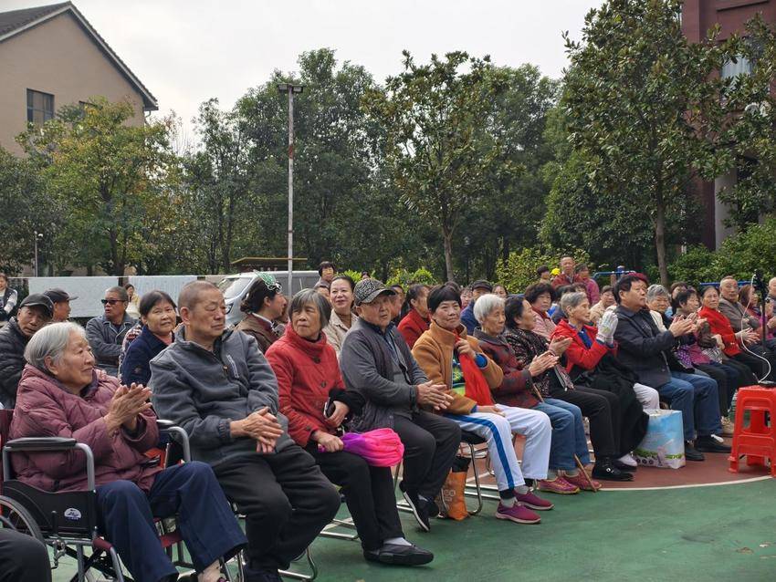 25.10.27  十年筑睦邻 重阳颂温情 总部鑫苑小区双庆活动圆满落幕 稿.docx