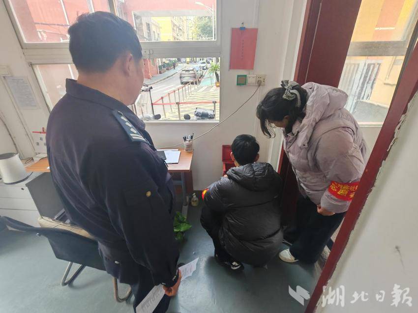 胜利路社区联合民警对育英高中开展消防安全检查 筑牢校园安全防线(1).docx