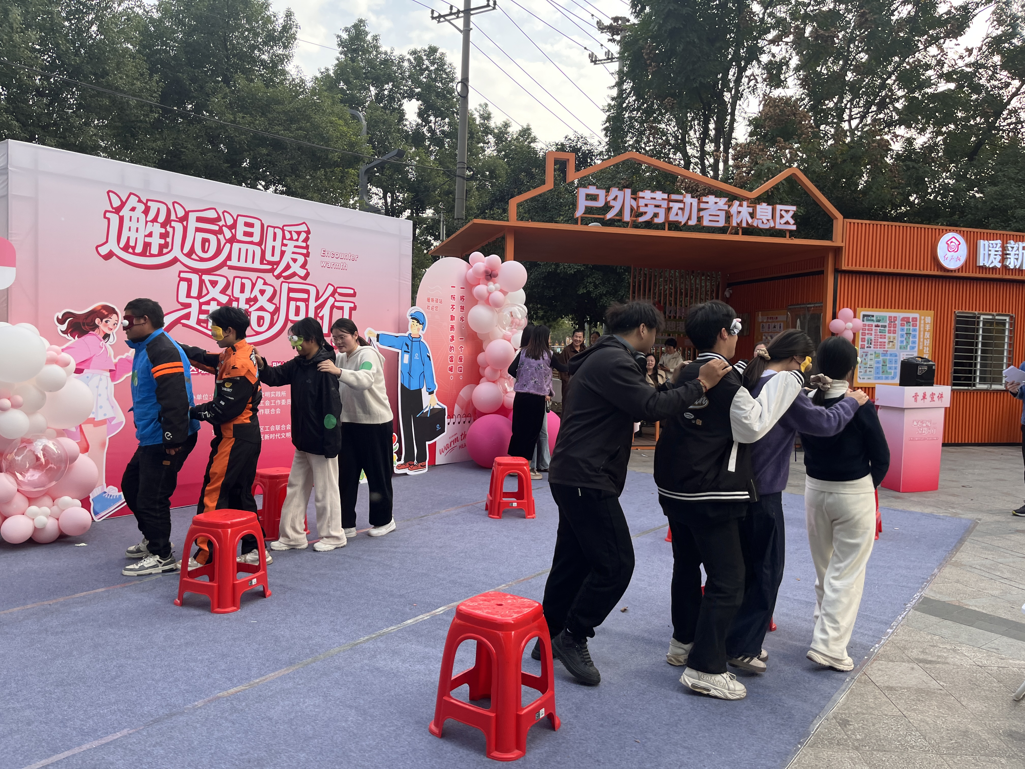 暖新驿站牵情缘 双十一里遇知音——青港社区精准服务新就业形态劳动者.docx